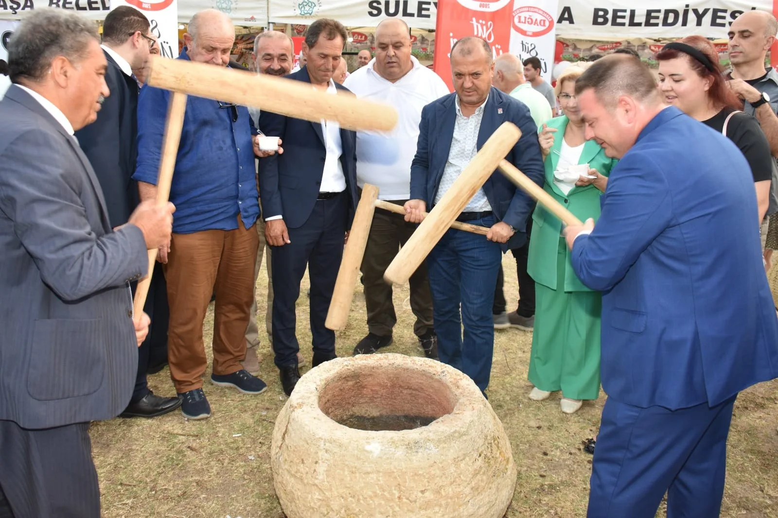 Karacakılavuz Keşkek Şenliğine Büyük İlgi Karacakılavuz Keşkek Şenliğine Büyük İlgi