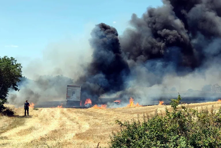 Kırklareli’de biçerdöverle hasat yapılırken tarlada tankeri bulundurulacak