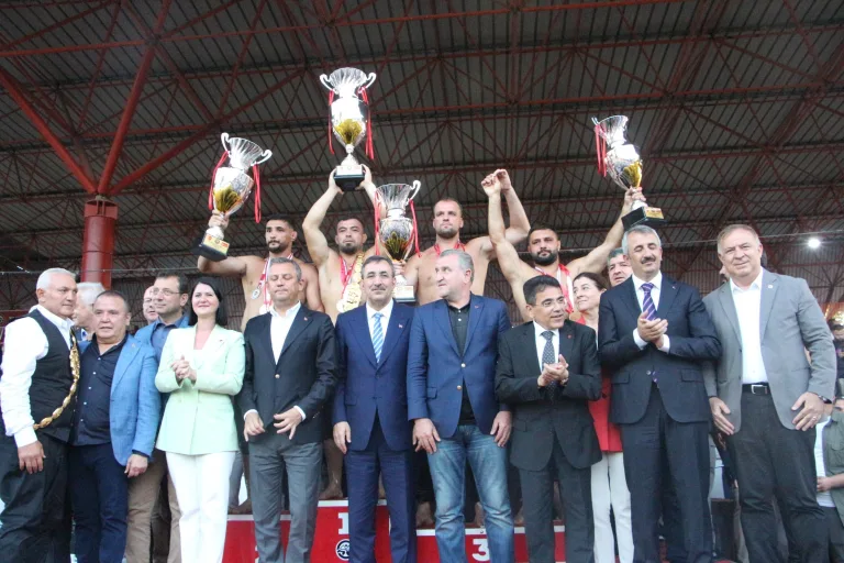 Kırkpınar Yağlı Güreşleri’nde başpehlivan Yusuf Can Zeybek oldu (EK FOTOĞRAFLAR)