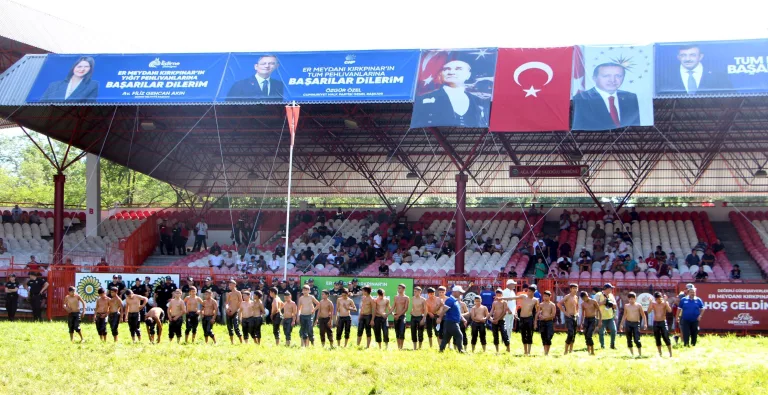 Kırkpınar Yağlı Güreşleri’nde, ikinci gün karşılaşmaları başladı