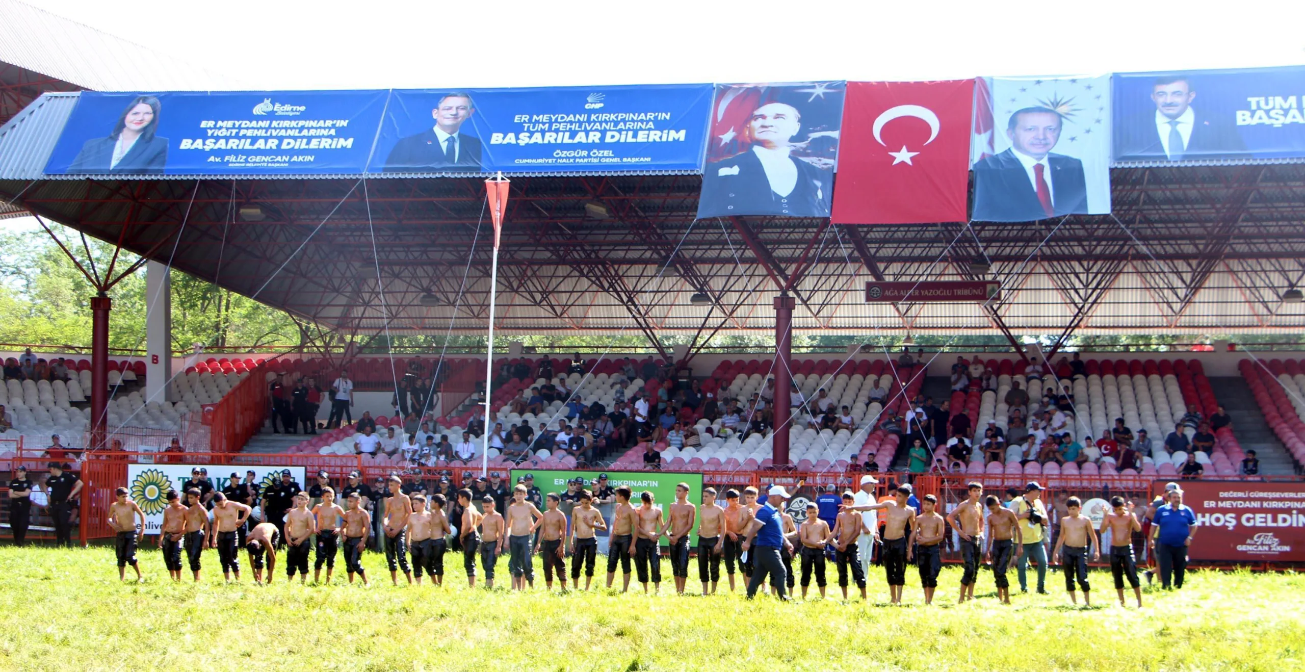 Kırkpınar Yağlı Güreşleri’nde, ikinci gün karşılaşmaları başladı Kırkpınar Yağlı Güreşleri’nde, ikinci gün karşılaşmaları başladı