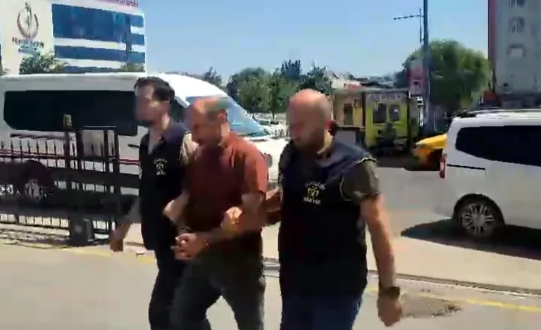Mağaza Müdürü Müşterileri Dolandırdığı Gerekçesiyle Tutuklandı