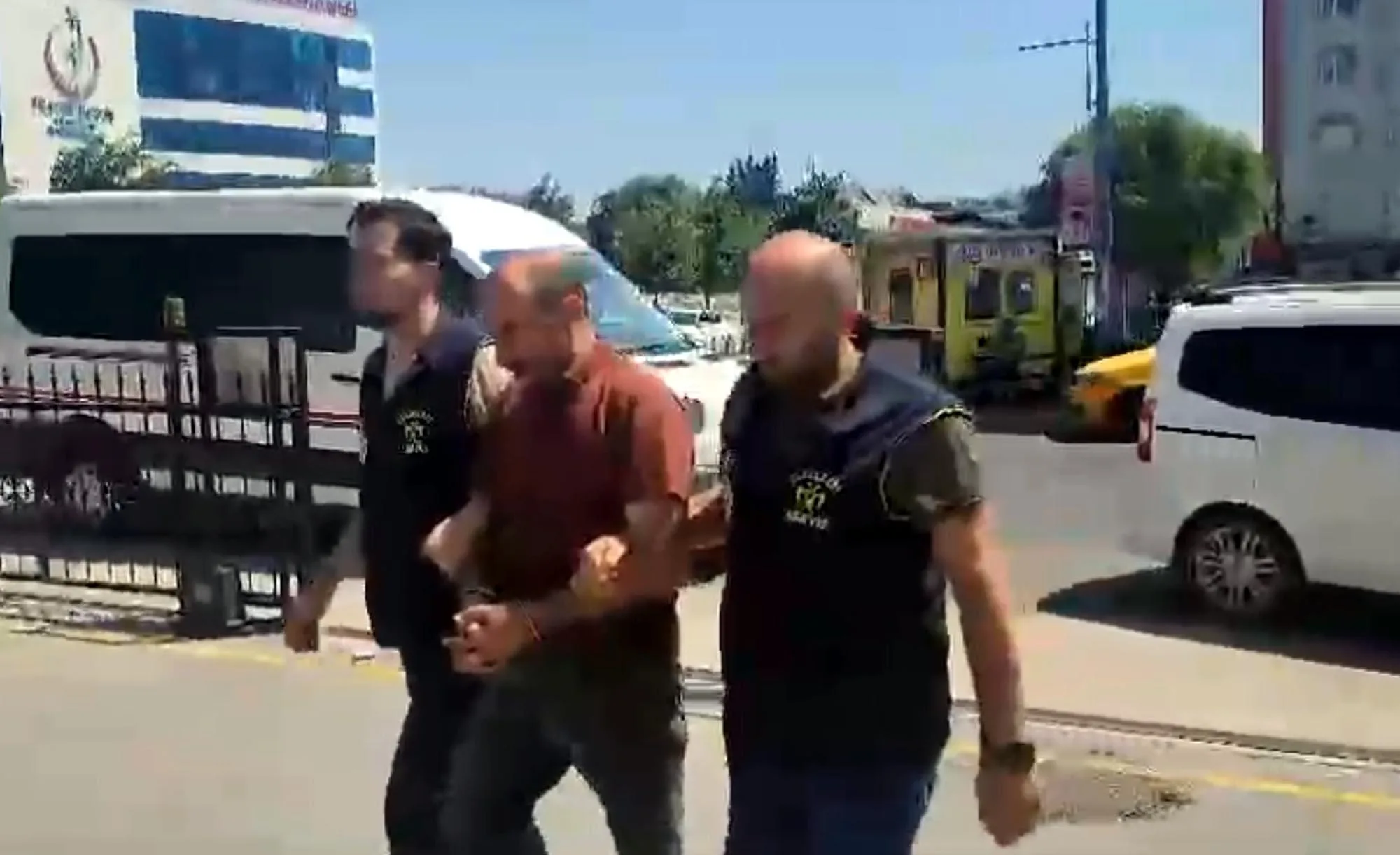 Mağaza Müdürü Müşterileri Dolandırdığı Gerekçesiyle Tutuklandı Mağaza Müdürü Müşterileri Dolandırdığı Gerekçesiyle Tutuklandı