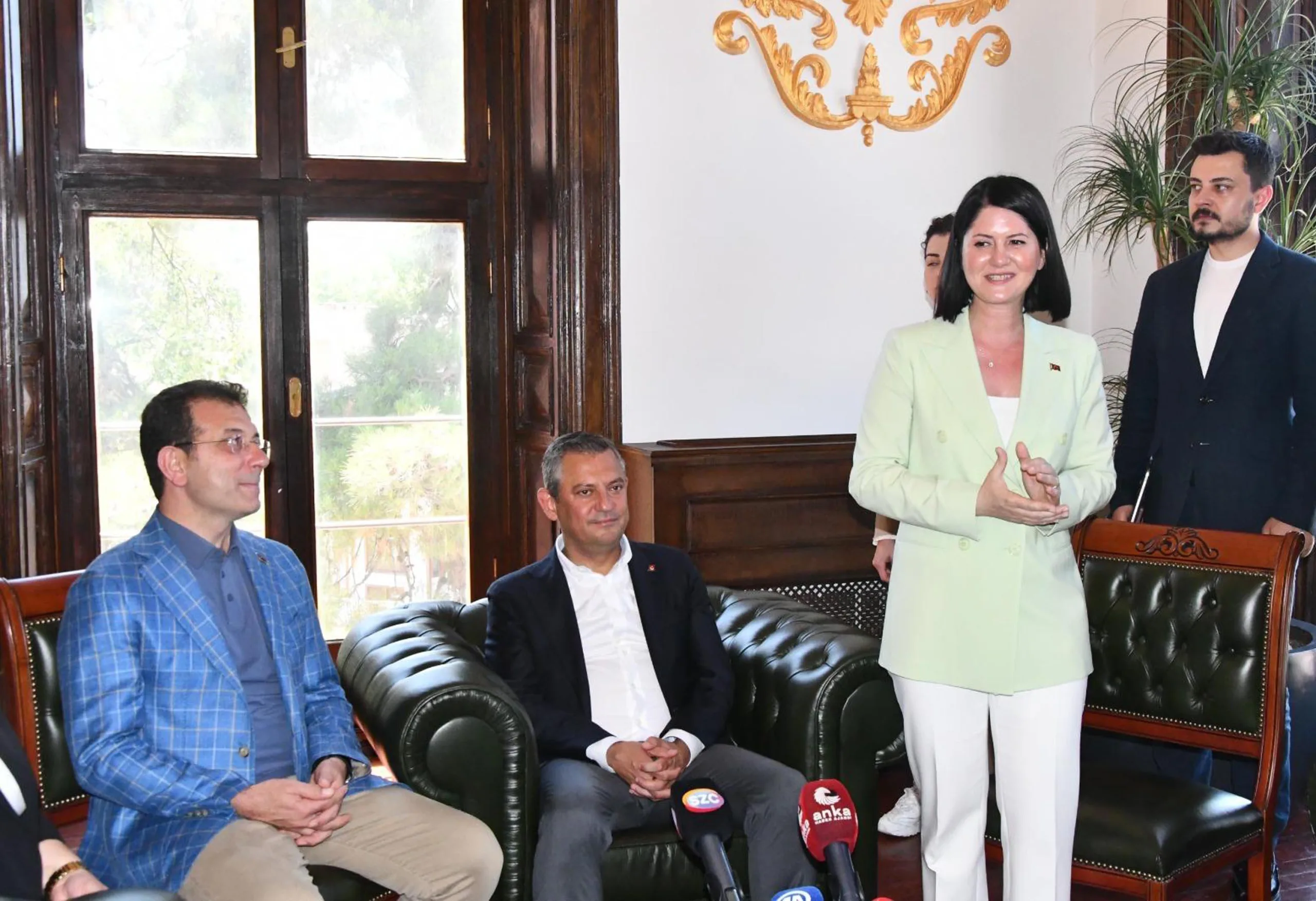 Özgür Özel: Geçim olmazsa hiç merak etmeyin yakında seçim olur Özgür Özel: Geçim olmazsa hiç merak etmeyin yakında seçim olur
