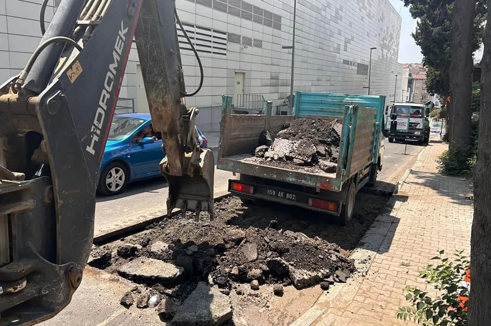 Süleymanpaşa Belediyesi ekipleri şehrin her noktasında çalışmalarını sürdürüyor Süleymanpaşa Belediyesi ekipleri şehrin her noktasında çalışmalarını sürdürüyor