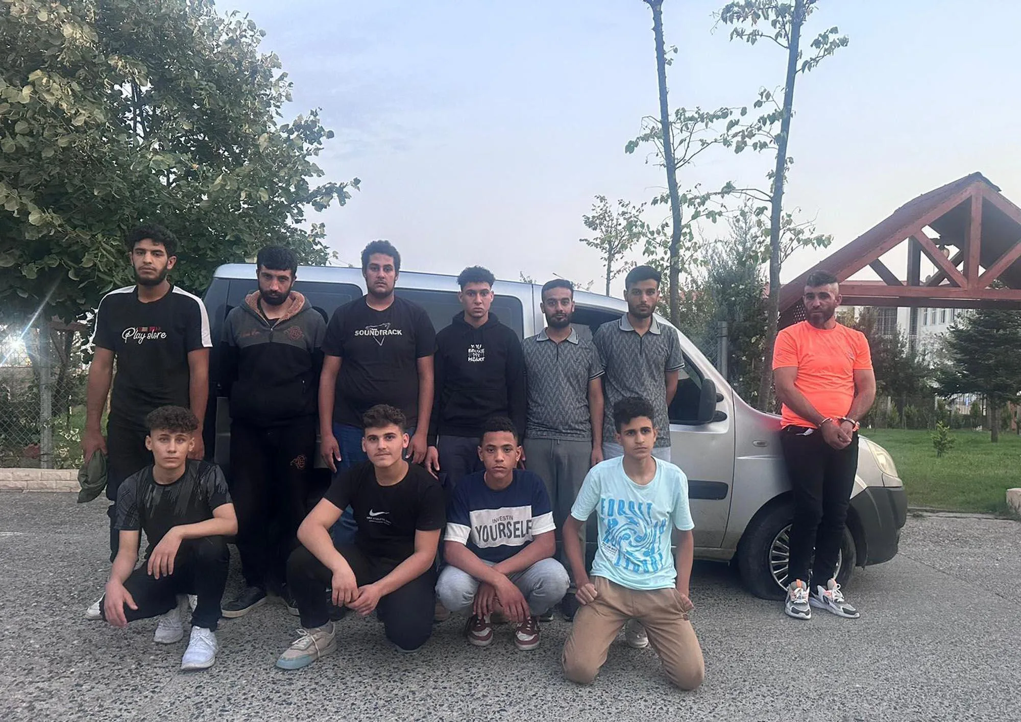 Tekirdağ’da 10 kaçak göçmen ile 1 organizatör yakalandı Tekirdağ’da 10 kaçak göçmen ile 1 organizatör yakalandı
