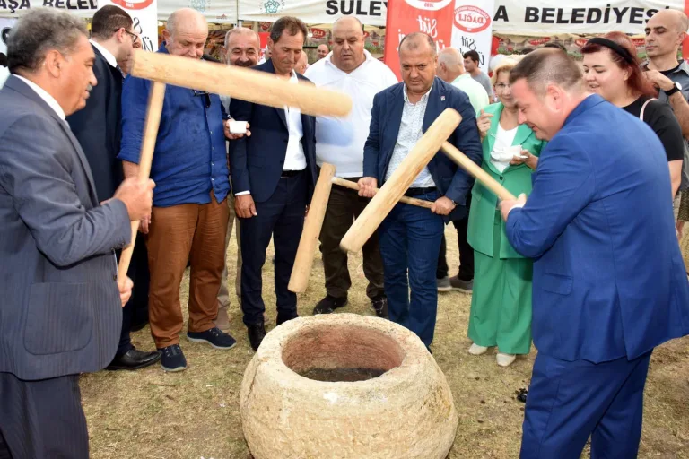 Tekirdağ’da ‘Karacakılavuz Keşkek Şenliği’ renkli görüntülere sahne oldu