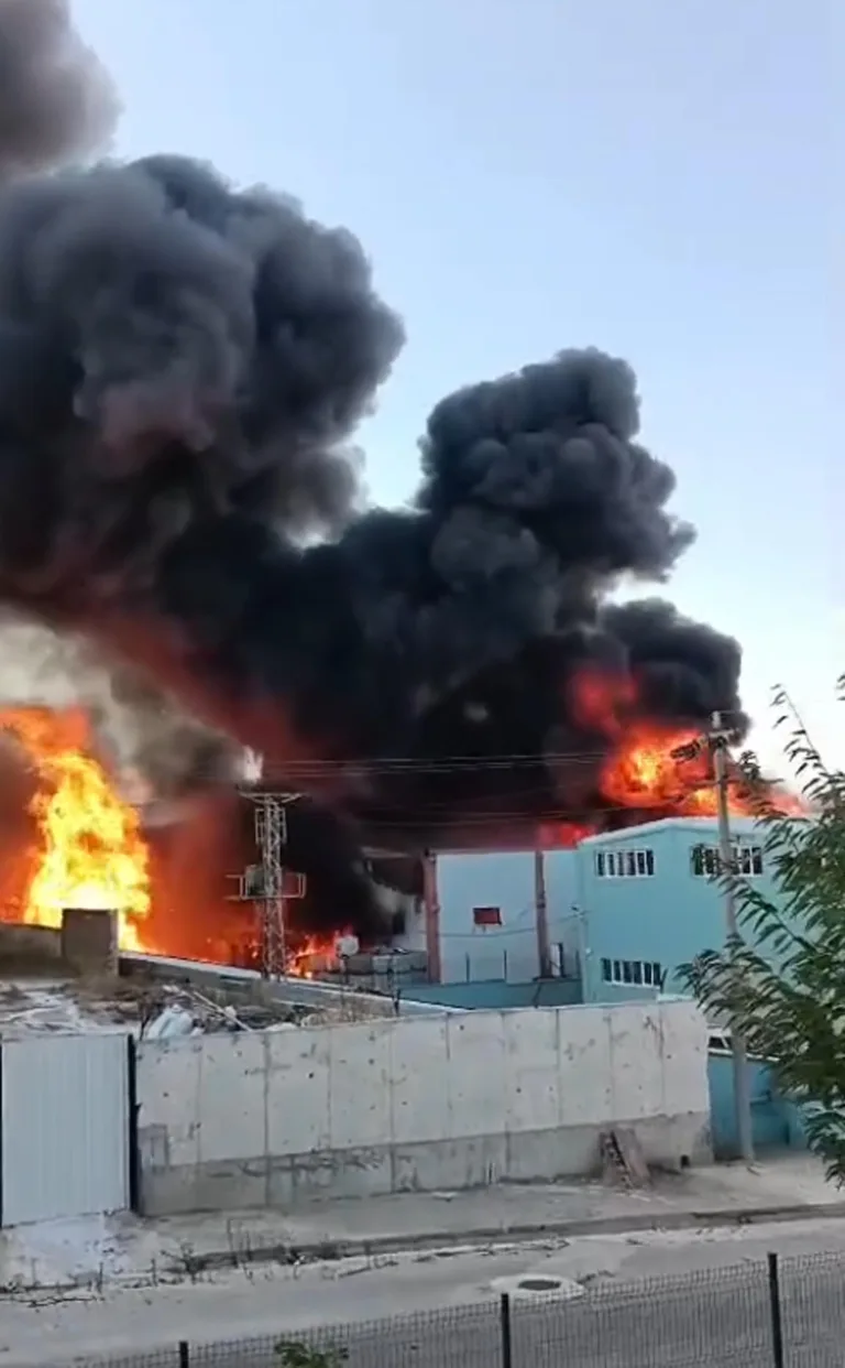 Parfüm Fabrikasında Korkutan Yangın