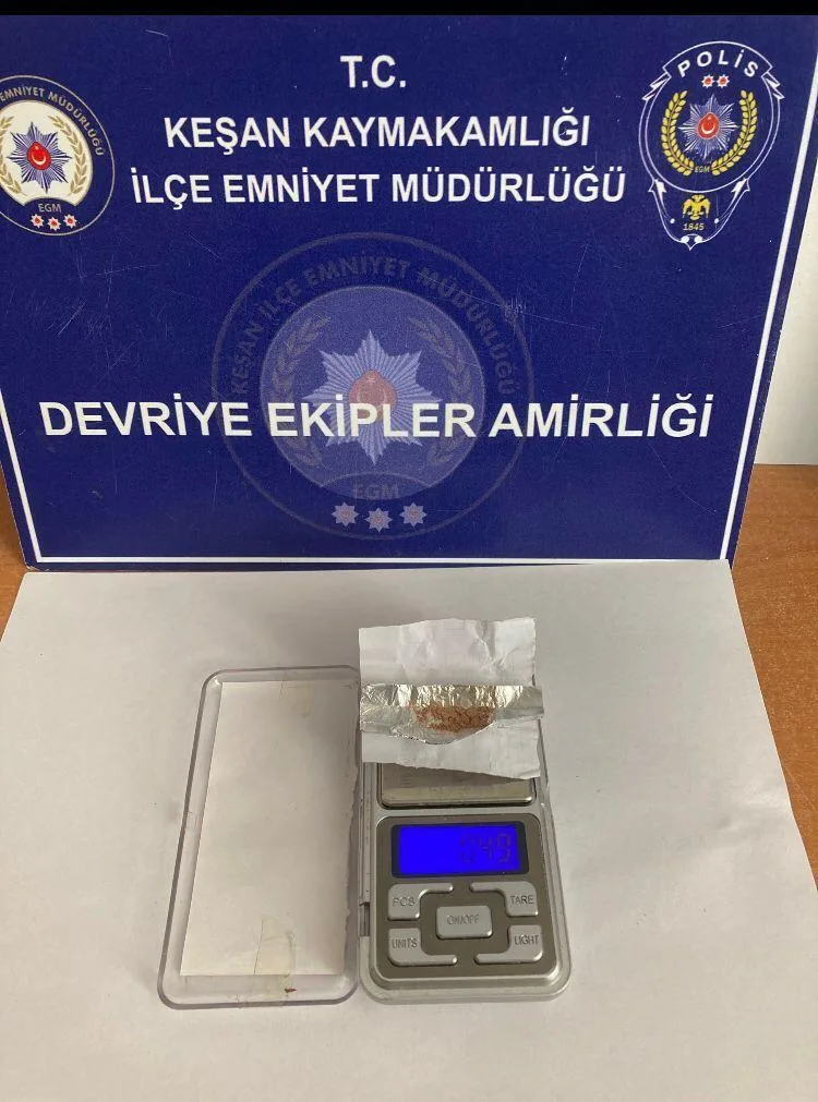 Üzerinde uyuşturucuyla yakalanan şüpheliye gözaltı