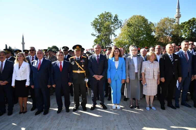 30 Ağustos Zafer Bayramı Münasebetiyle Atatürk Anıtı’na Çelenk Sunuldu