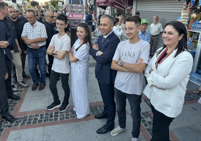 Bakan Yerlikaya, Edirne’de Haniye için kılınan gıyabi cenaze namazına katıldı (2)