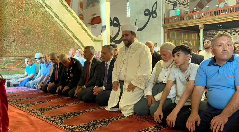 Bakan Yerlikaya, Edirne’de Haniye için kılınan gıyabi cenaze namazına katıldı
