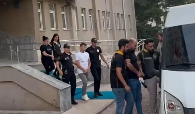 Düğün sandalyelerinin yolu kapatma kavgasında taksicinin ölümüne 3 tutuklama