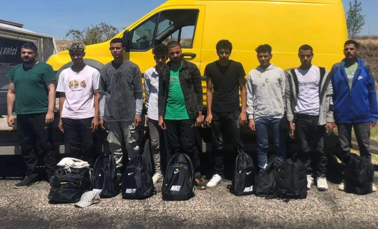 Edirne’de 15 kaçak göçmen ile 2 organizatör yakalandı