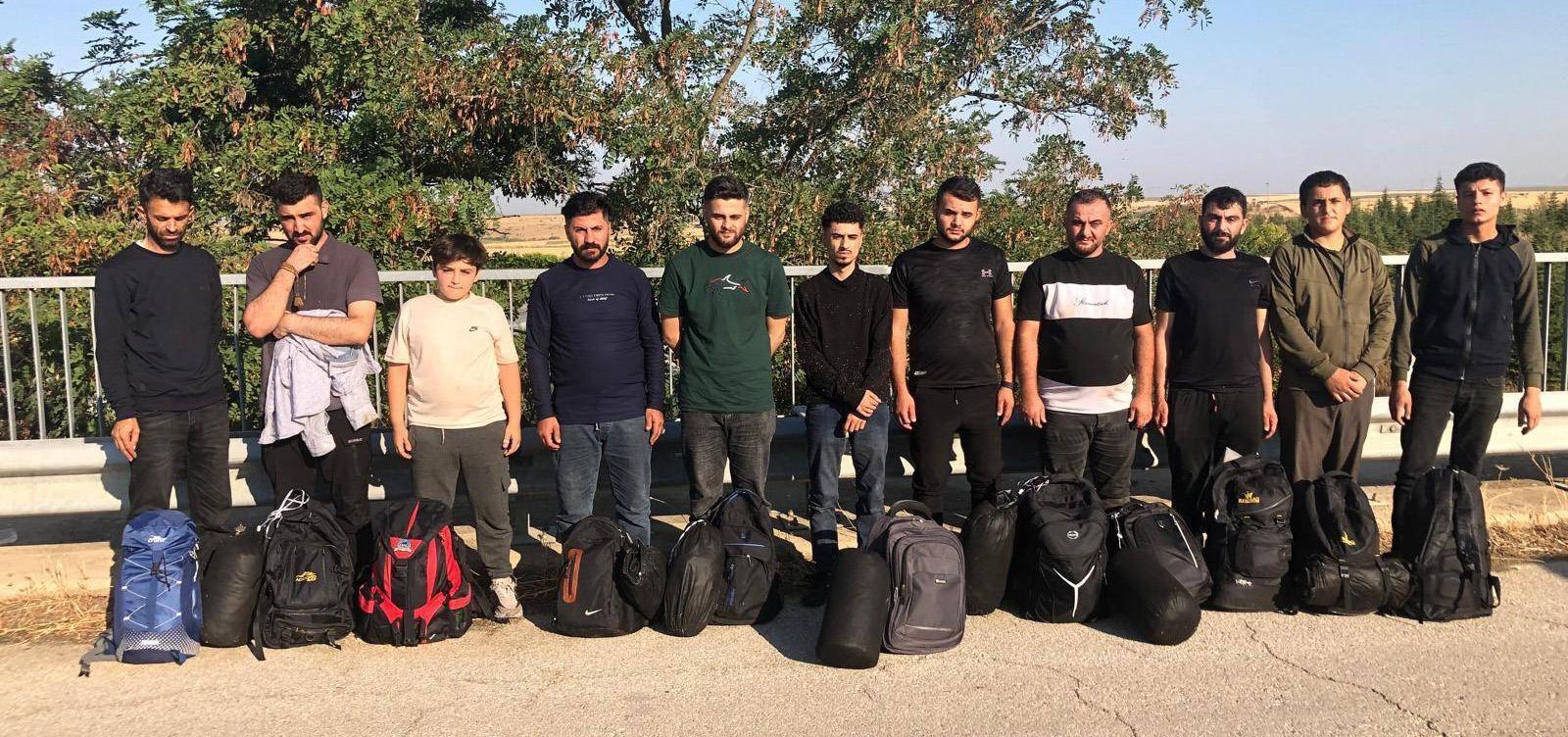 Edirne’de 19 kaçak göçmen yakalandı Edirne’de 19 kaçak göçmen yakalandı