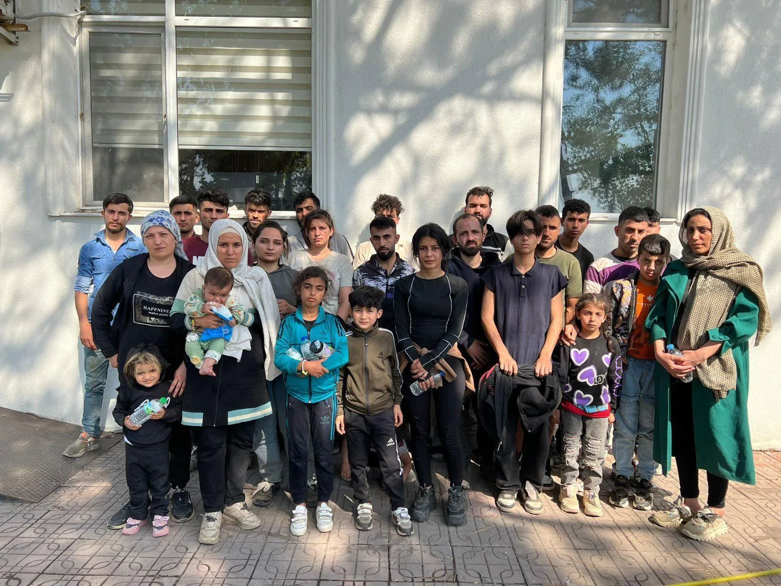 Edirne’de 36 kaçak göçmen ile 1 organizatör yakalandı Edirne’de 36 kaçak göçmen ile 1 organizatör yakalandı
