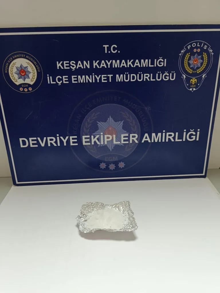 Edirne’de aranması olan şüpheli, üzerinde uyuşturucuyla yakalandı