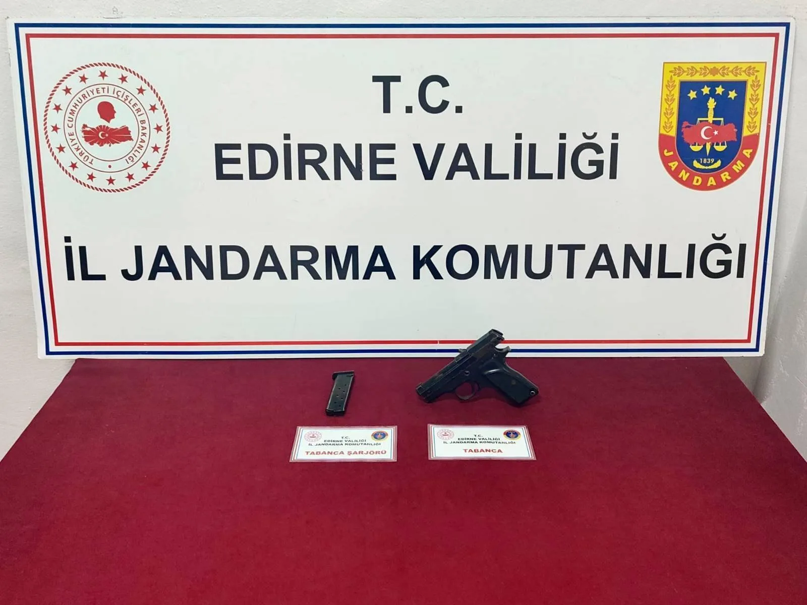 Edirne’de aranması olan şüpheli yakalandı Edirne’de aranması olan şüpheli yakalandı