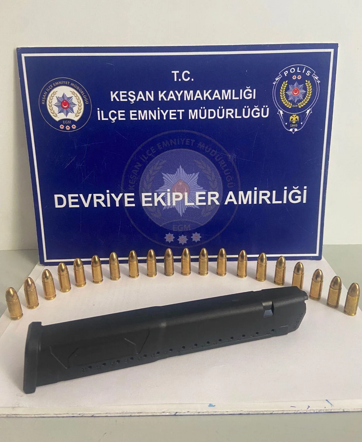 Edirne’de ehliyetsiz motosiklet sürücüsünün üzerinde 20 mermi ele geçirildi Edirne’de ehliyetsiz motosiklet sürücüsünün üzerinde 20 mermi ele geçirildi