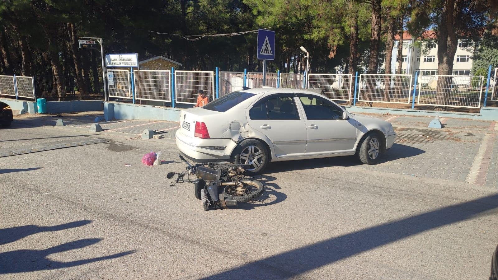 Edirne’de motosiklet, otomobile çarptı: 2 yaralı Edirne’de motosiklet, otomobile çarptı: 2 yaralı
