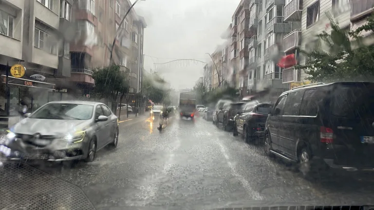 Edirne’de sağanak kazalara neden oldu