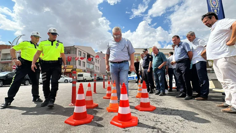 Edirne’de simülasyon gözlüğüyle alkollü araç kullanmanın tehlikesi anlatıldı