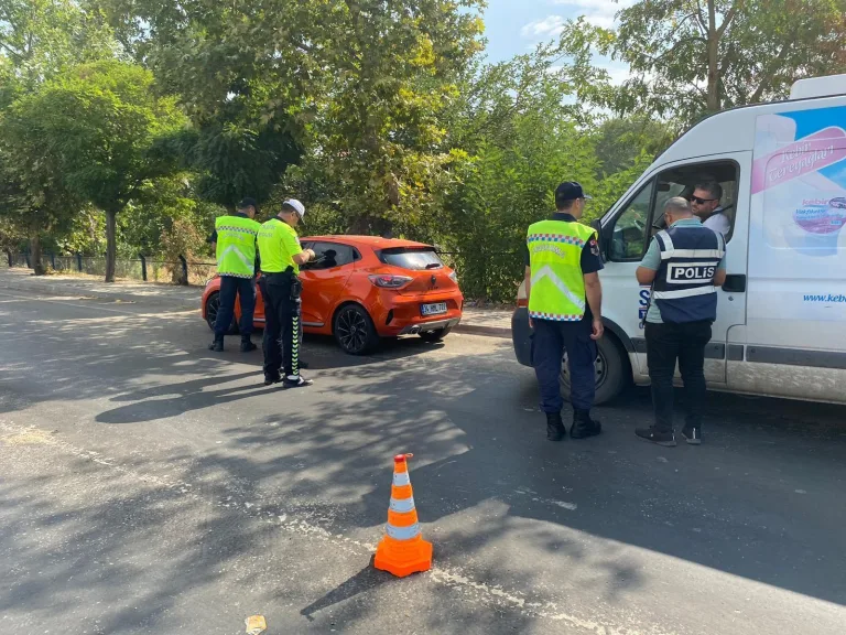 Edirne’de trafik uygulamasında 5 sürücüye 27 bin lira ceza