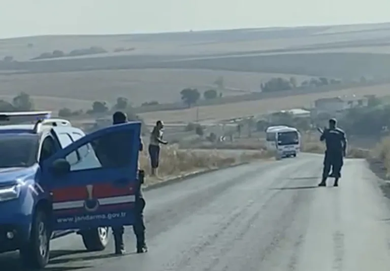 Eşini Döverek Öldürdü! Jandarmayı Görünce Boğazına Bıçak Dayadı
