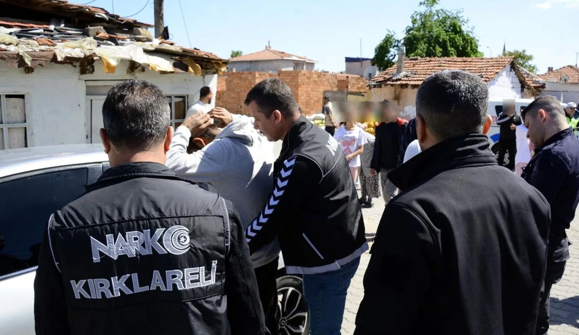 Kırklareli’de 11 ayrı suç kaydı bulunan 2 şüpheli yakalandı Kırklareli’de 11 ayrı suç kaydı bulunan 2 şüpheli yakalandı