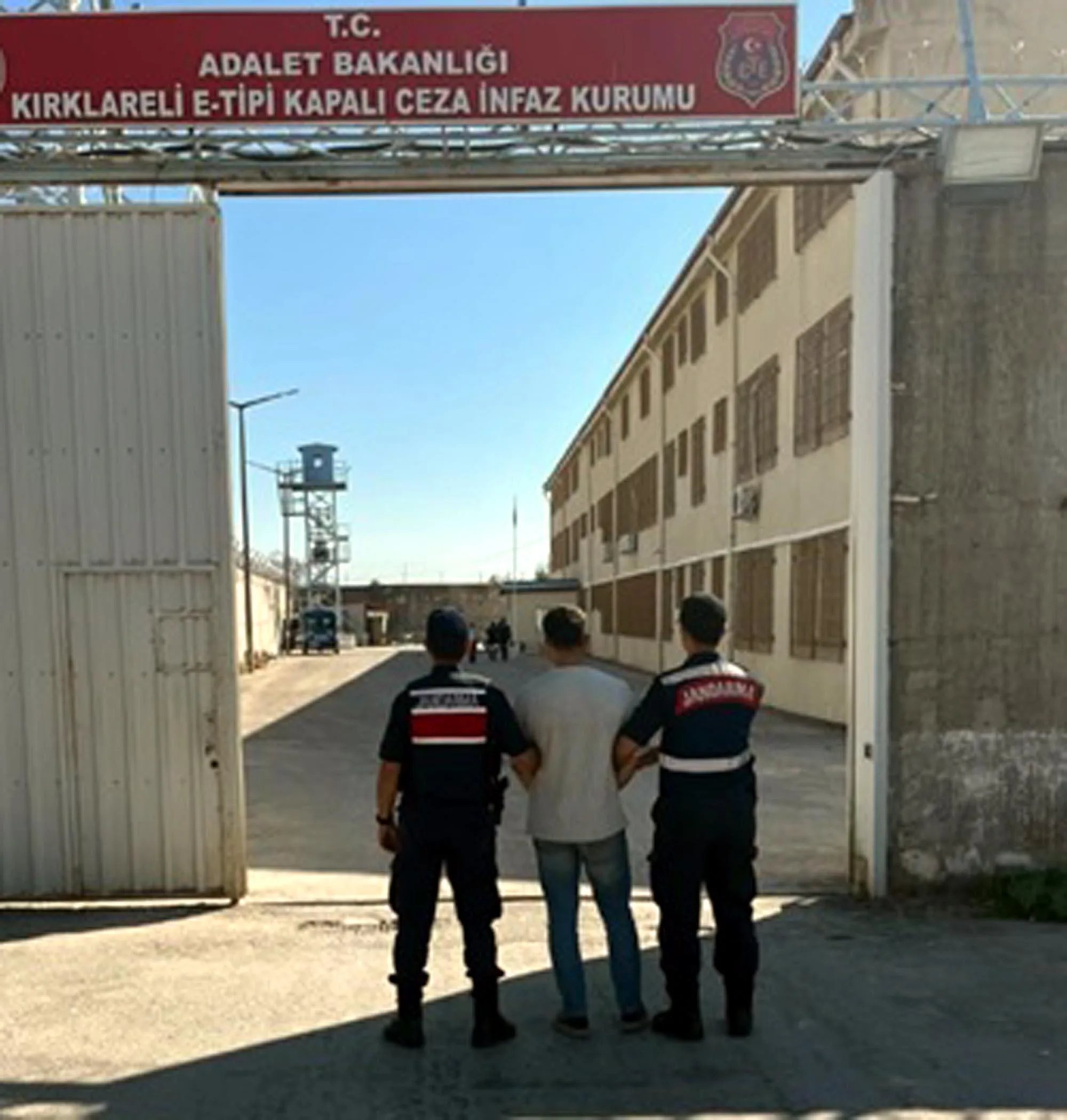 Kırklareli’de 8 yıl hapis cezasıyla aranan hükümlü yakalandı Kırklareli’de 8 yıl hapis cezasıyla aranan hükümlü yakalandı