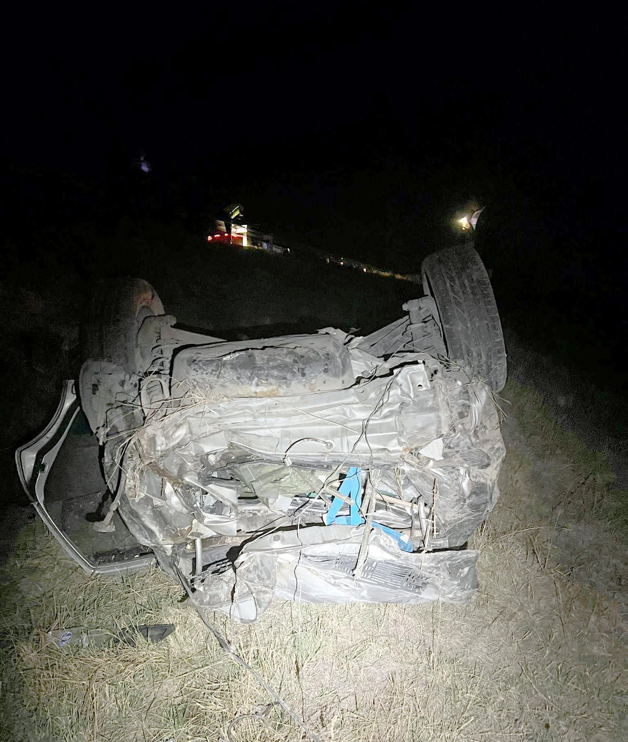 Otomobil Şarampole Devrildi; 1 Ölü, 3 Yaralı Otomobil Şarampole Devrildi; 1 Ölü, 3 Yaralı