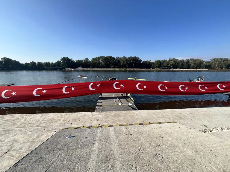 Kürek Milli Takımı, Meriç Nehri’nde 50 metrelik Türk bayrağı açtı