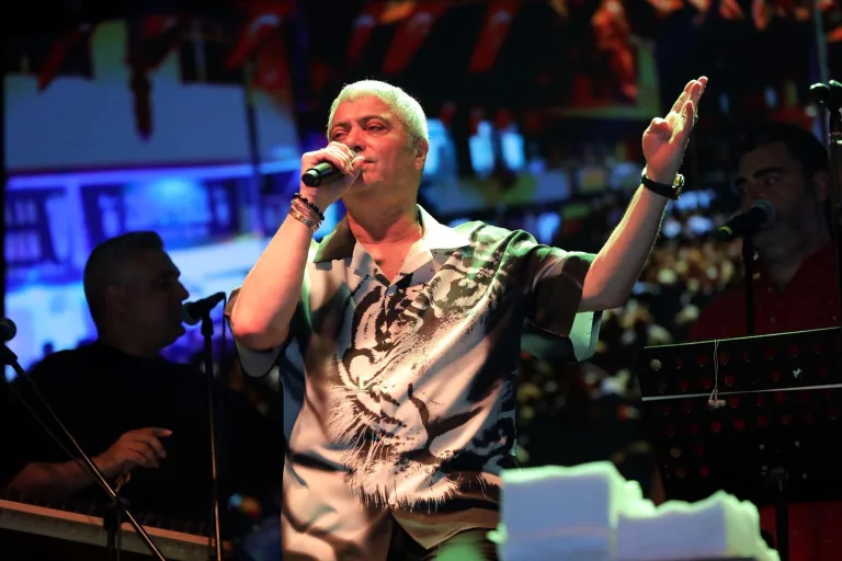 Marmaraereğlisi Karpuz Festivali’nde Cengiz Kurtoğlu, konseri