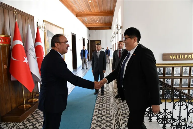 Moğolistan Başkonsolosu Vali Soytürk’ü Ziyaret Etti