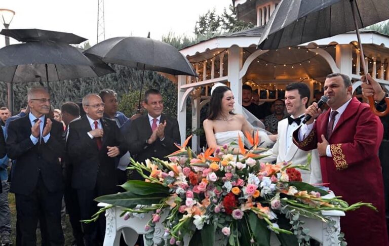Özel ve Kılıçdaroğlu, nikah şahitliği yaptı