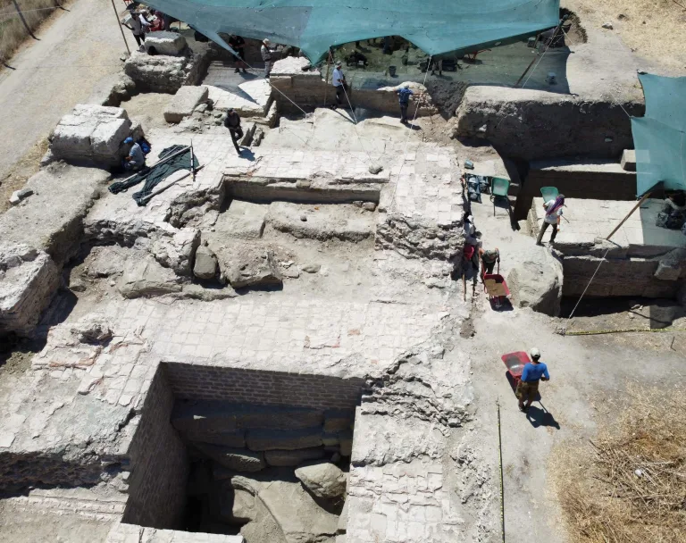 Perinthos Antik Kenti’nde ortaya çıkarılan tiyatroda, heykel ve mezar bulundu / Ek fotoğraflar
