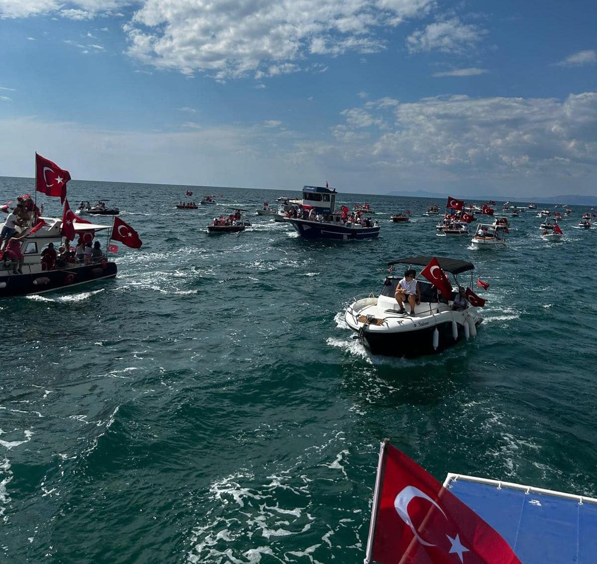 Saros’ta teknelerle 30 Ağustos kutlaması/ Ek fotoğraflar Saros’ta teknelerle 30 Ağustos kutlaması/ Ek fotoğraflar