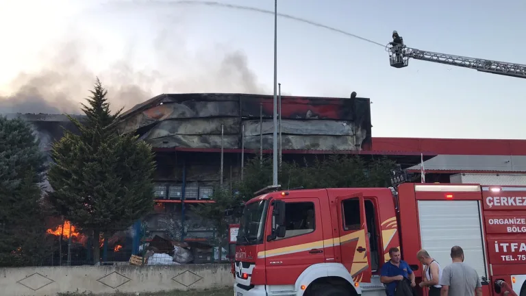 Tekirdağ’da plastik fabrikasında yangın / Ek fotoğraflar
