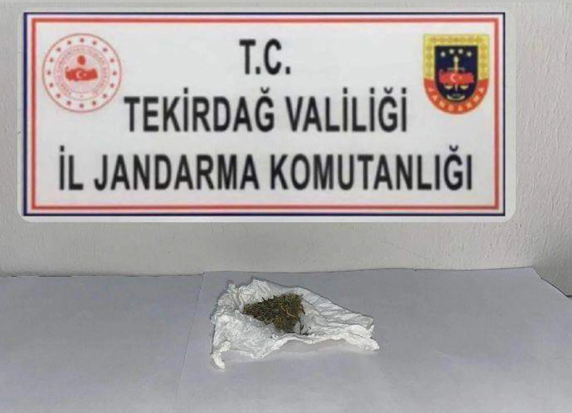 Uyuşturucu İle Yakalanan 3 Şüpheli Gözaltında Uyuşturucu İle Yakalanan 3 Şüpheli Gözaltında