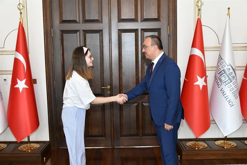 Vali Soytürk Stajyer Öğrencileri Makamında Kabul Etti Vali Soytürk Stajyer Öğrencileri Makamında Kabul Etti
