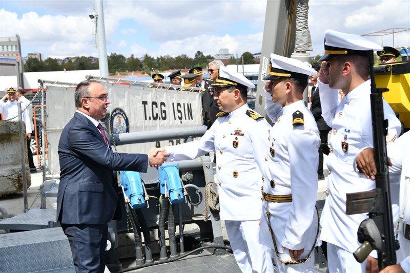 Vali Soytürk TCG Işın Gemisi’ni Ziyaret Etti Vali Soytürk TCG Işın Gemisi’ni Ziyaret Etti