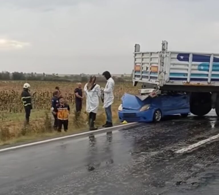 Otomobil TIR’ın Altına Girdi: 1 Ölü!