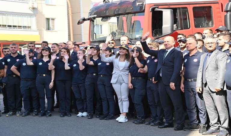 BÜYÜKŞEHİR İTFAİYESİ’NDEN COŞKULU KUTLAMA