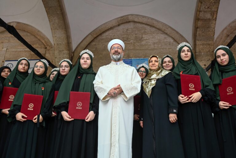 Diyanet İşleri Başkanı Erbaş: Kur’an ahlakını yeni nesillere anlatmak zorundayız
