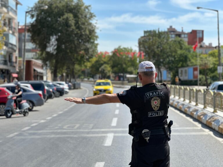 Edirne’de 8 sürücüye 20 bin lira ceza; 3 araç trafikten men edildi