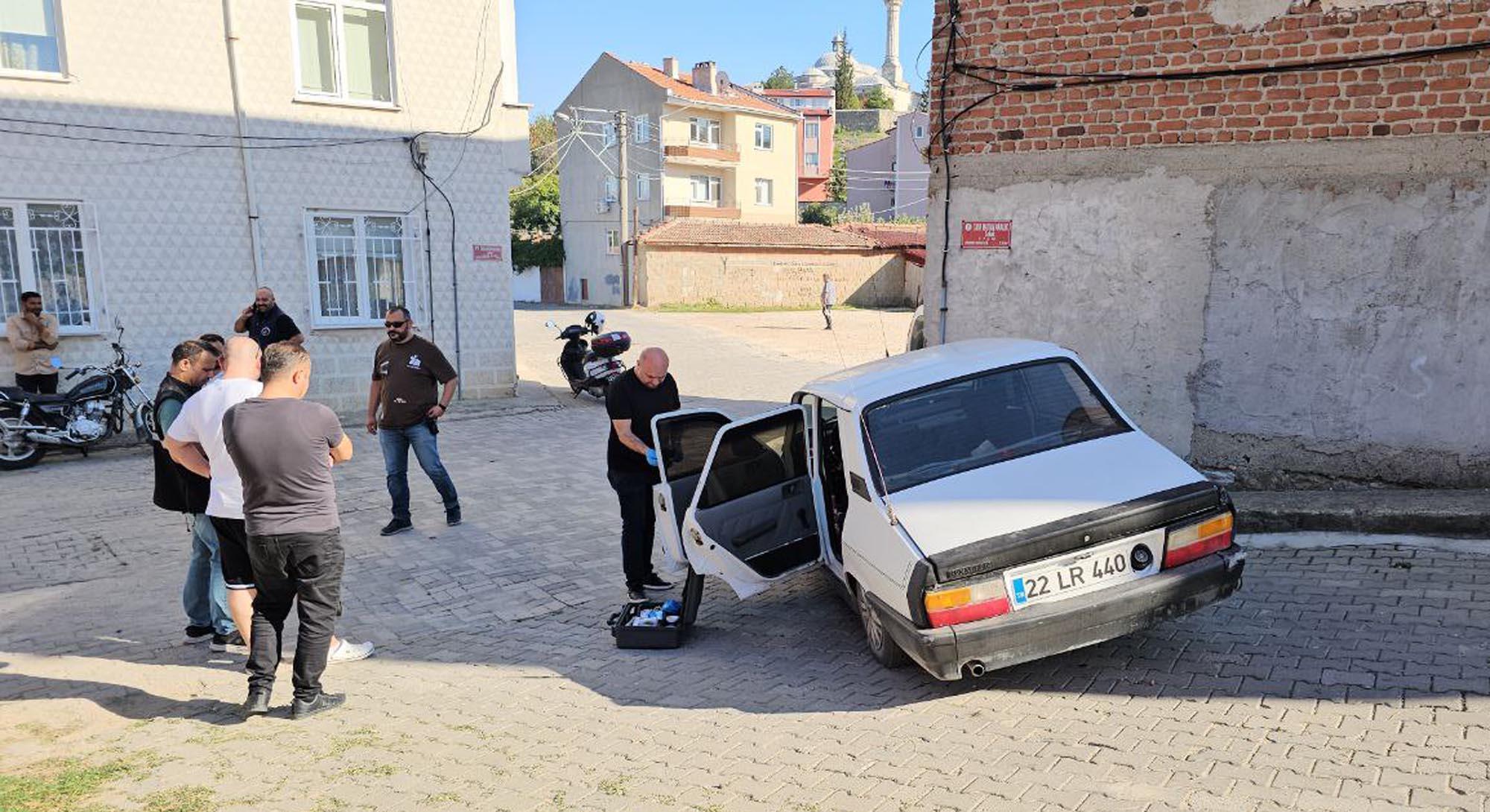 Edirne’de otomobil çalan çocuklar kaza yaptı Edirne’de otomobil çalan çocuklar kaza yaptı