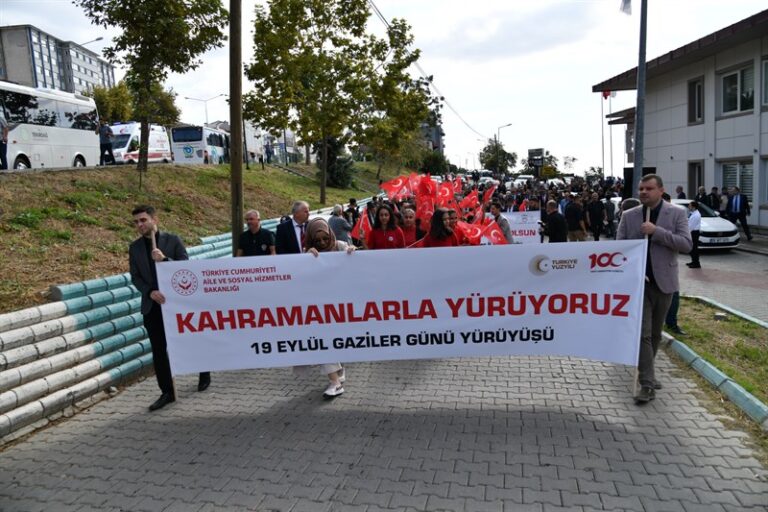 Gaziler Günü Münasebetiyle Yürüyüş Düzenlendi