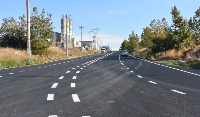HAYRİ MUMCUOĞLU CADDESİ’NDE ASFALTLAMA ÇALIŞMALARI TAMAMLANDI