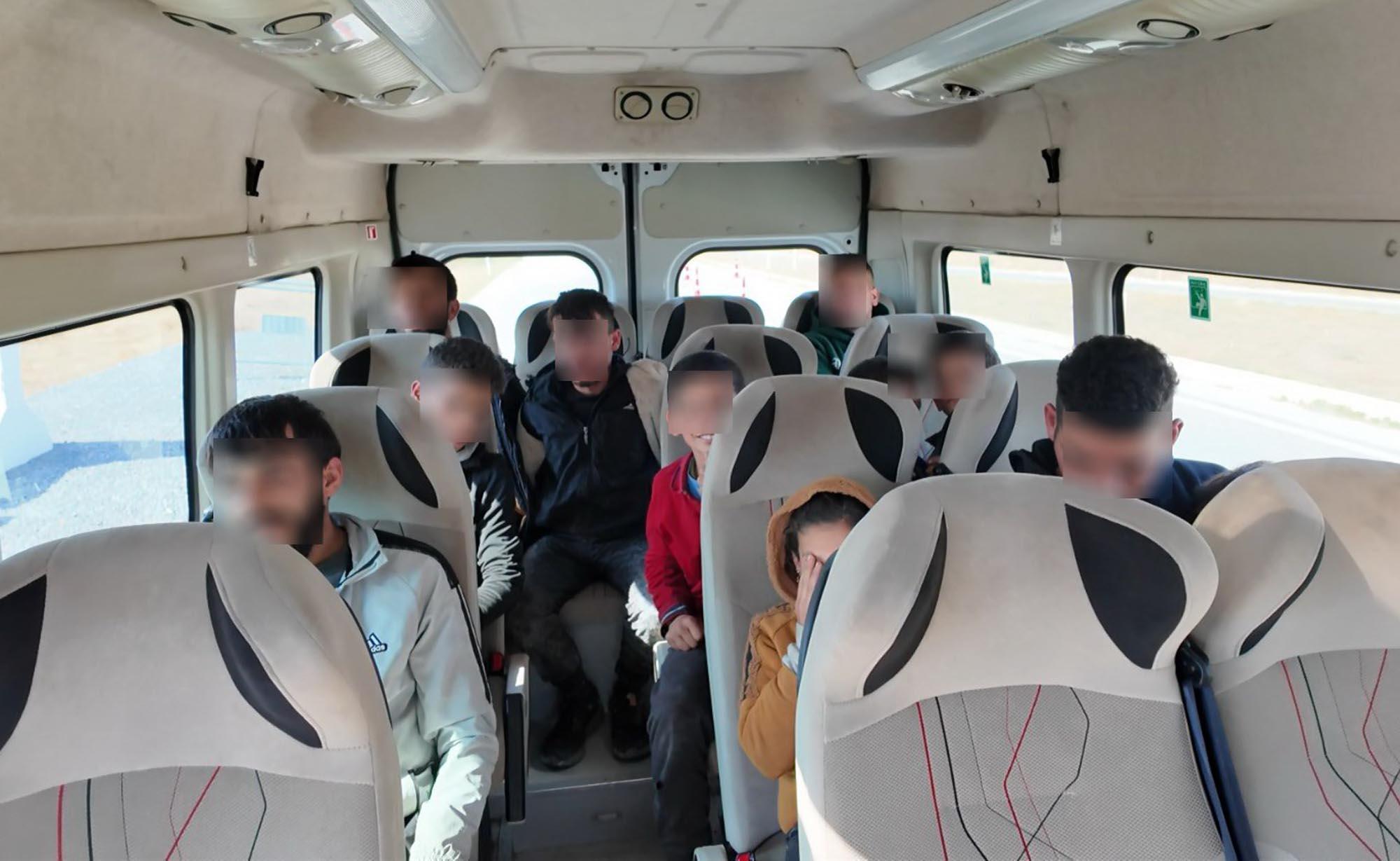 Kırklareli’de 11 kaçak göçmen ile 1 organizatör yakalandı Kırklareli’de 11 kaçak göçmen ile 1 organizatör yakalandı