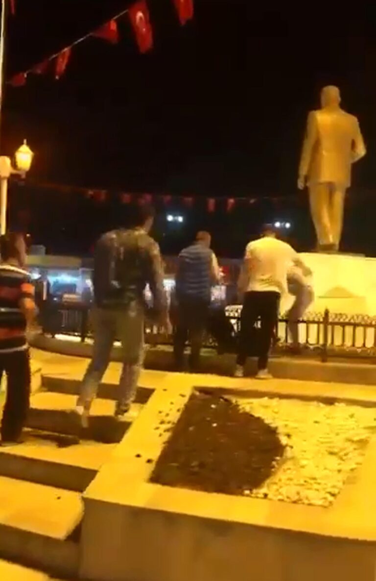 Kırklareli’de Atatürk heykeline taşlı saldırıda bulunan kadın gözaltına alındı